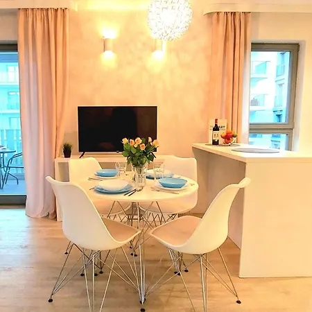 Sunny Breeze Next To The By Triapart Lägenhet