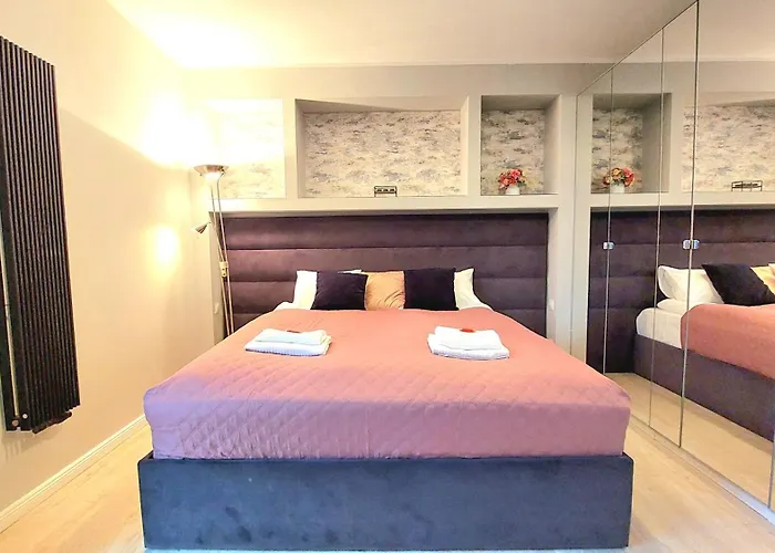 Sunny Breeze Next To The By Triapart Apartman